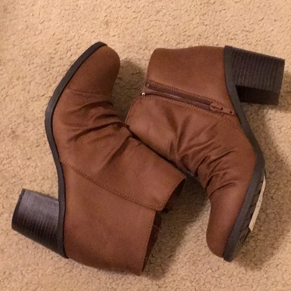 NWOT Cognac Arizona booties sz 8M - Picture 5 of 6
